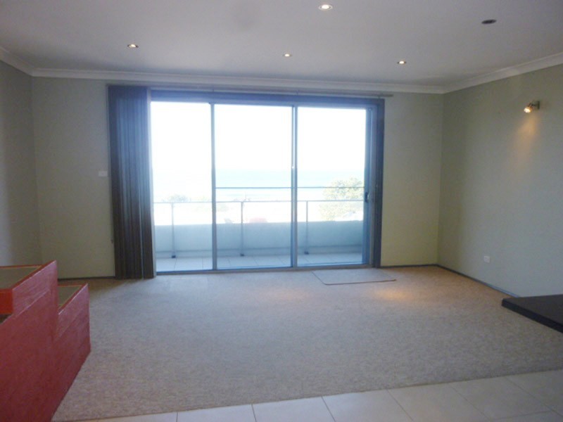 1/208 Del Monte Place, Copacabana NSW 2251