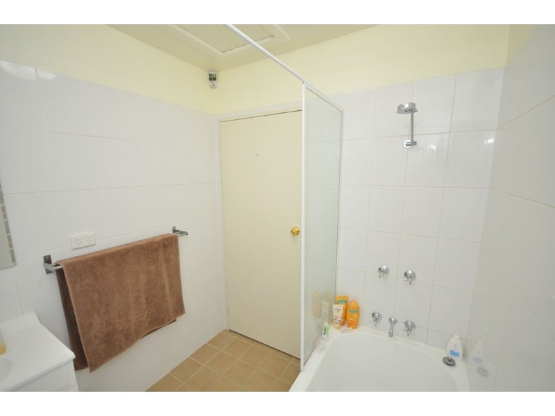 1/28 Renwick Street, Wyoming NSW 2250