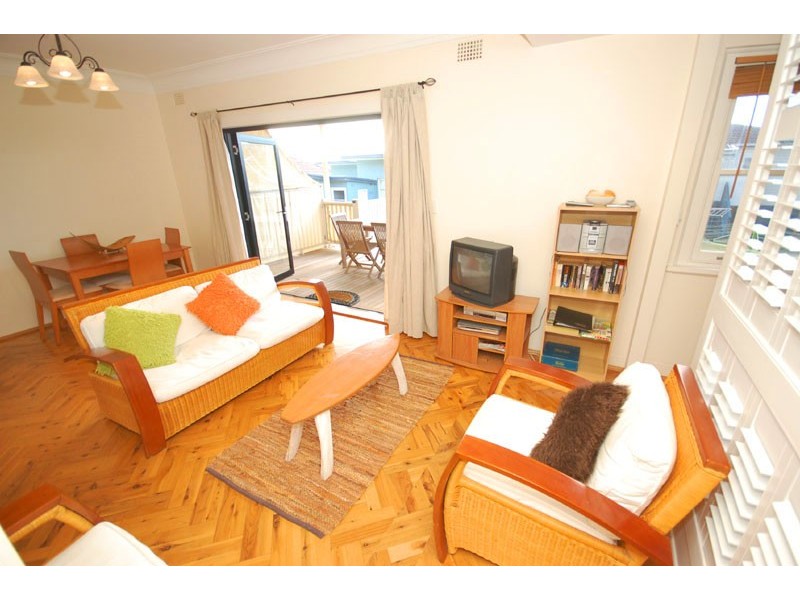 2/153 Avoca Dr, Avoca Beach NSW 2251