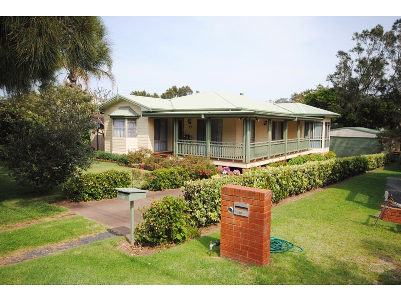 17 Segura Street, Copacabana NSW 2251