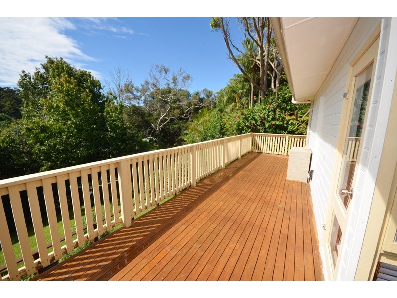 8 Ridgway Road, Avoca Beach NSW 2251