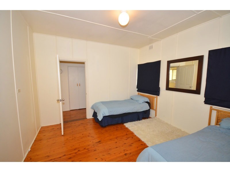 21 Lake Street, North Avoca NSW 2260