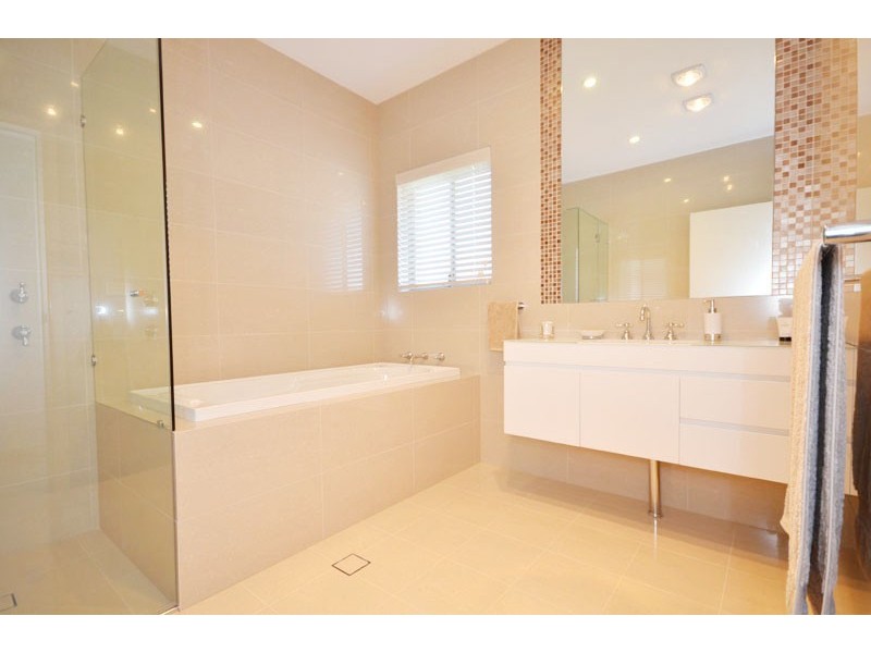 30 Laird Dr, Avoca Beach NSW 2251