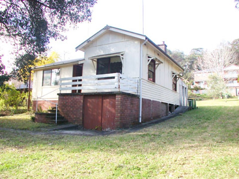 100 The Round Drive, Avoca Beach NSW 2251