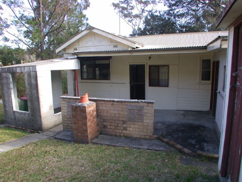 100 The Round Drive, Avoca Beach NSW 2251