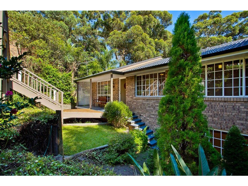 4 Cabbage Tree Ave, Avoca Beach NSW 2251
