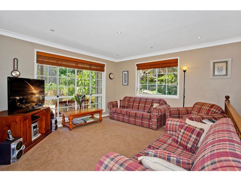 4 Cabbage Tree Ave, Avoca Beach NSW 2251