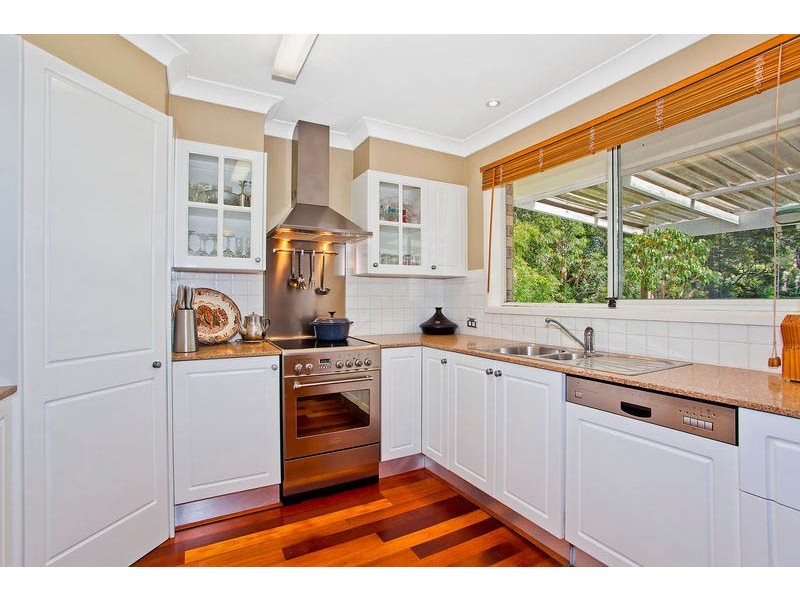 4 Cabbage Tree Ave, Avoca Beach NSW 2251