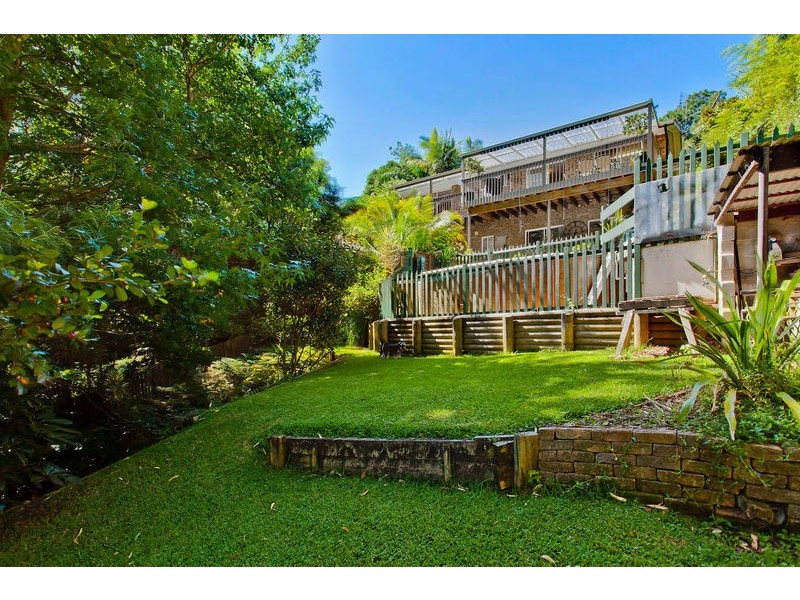 4 Cabbage Tree Ave, Avoca Beach NSW 2251