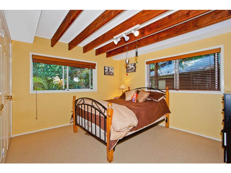4 Cabbage Tree Ave, Avoca Beach NSW 2251