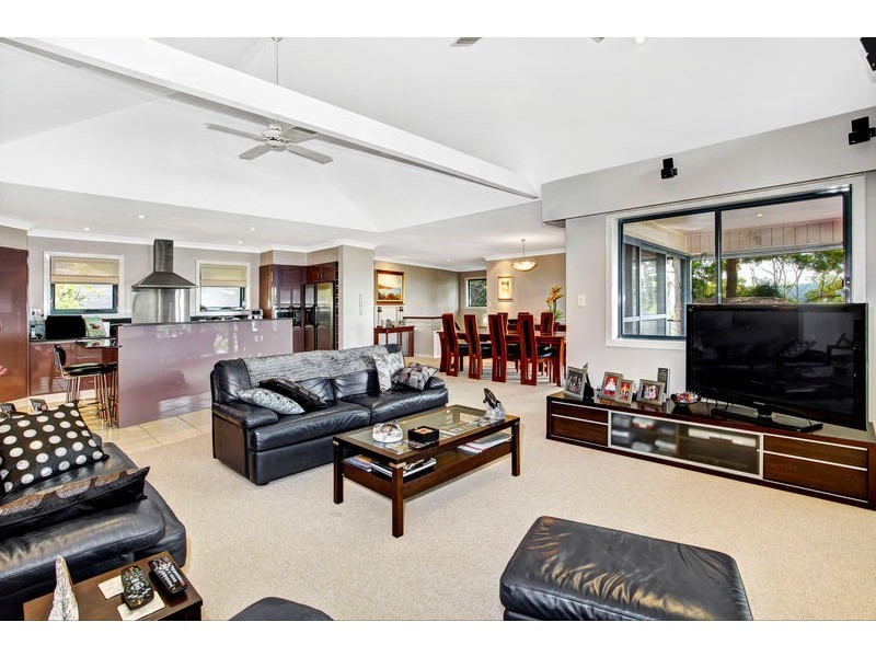 19 Fairscene Crescent, Avoca Beach NSW 2251