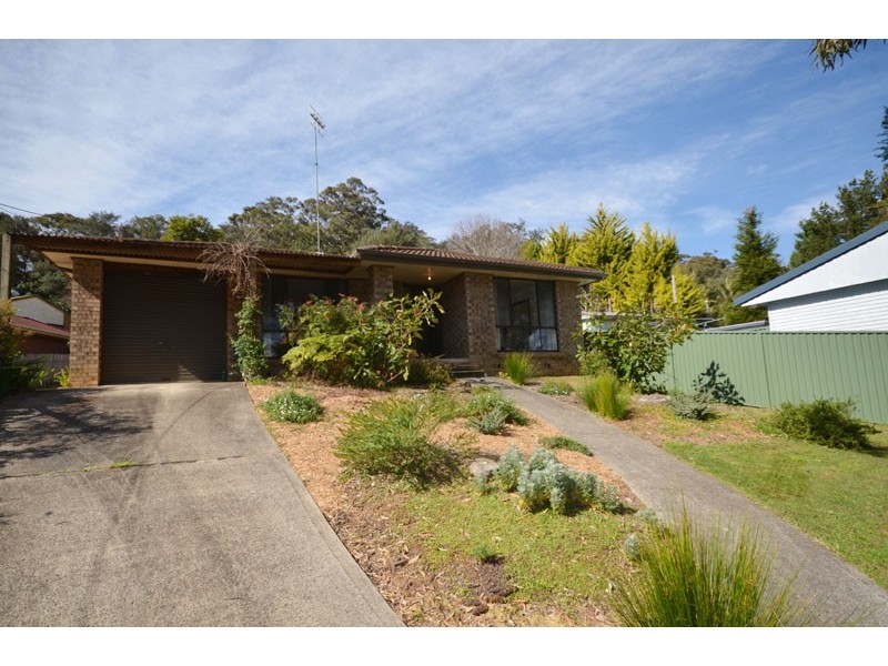 88 The Round Drive, Avoca Beach NSW 2251