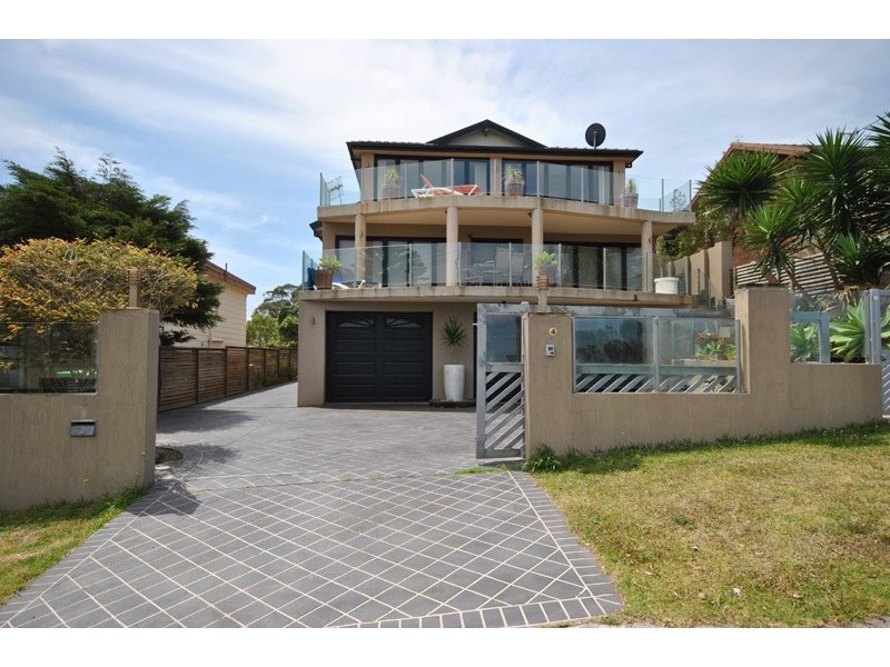 1/4 Ladera Drive, Copacabana NSW 2251