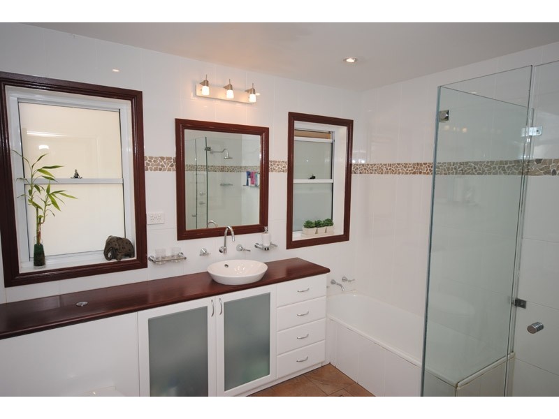 240 The Round Drive, Avoca Beach NSW 2251