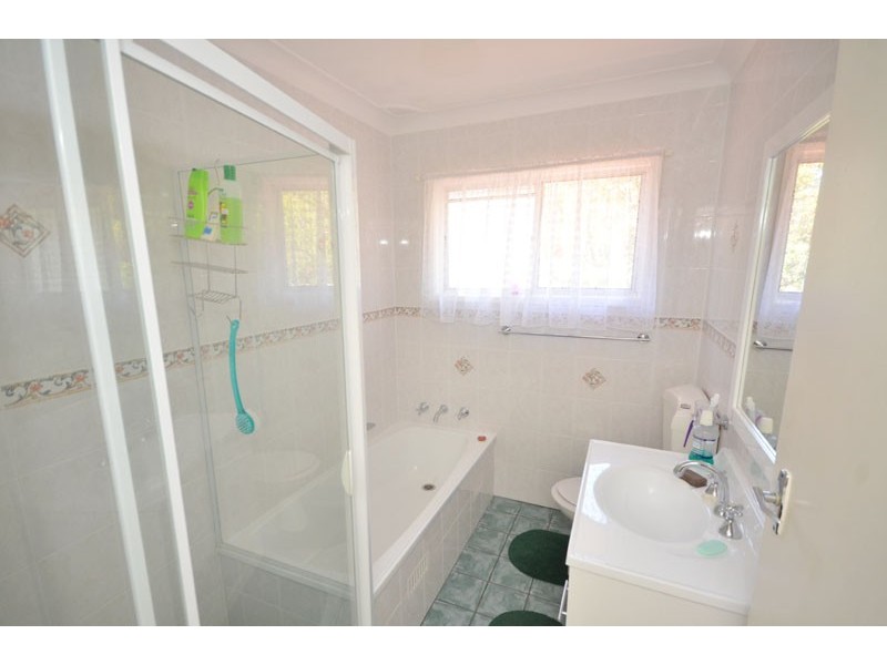 25 Gill Avenue, Avoca Beach NSW 2251