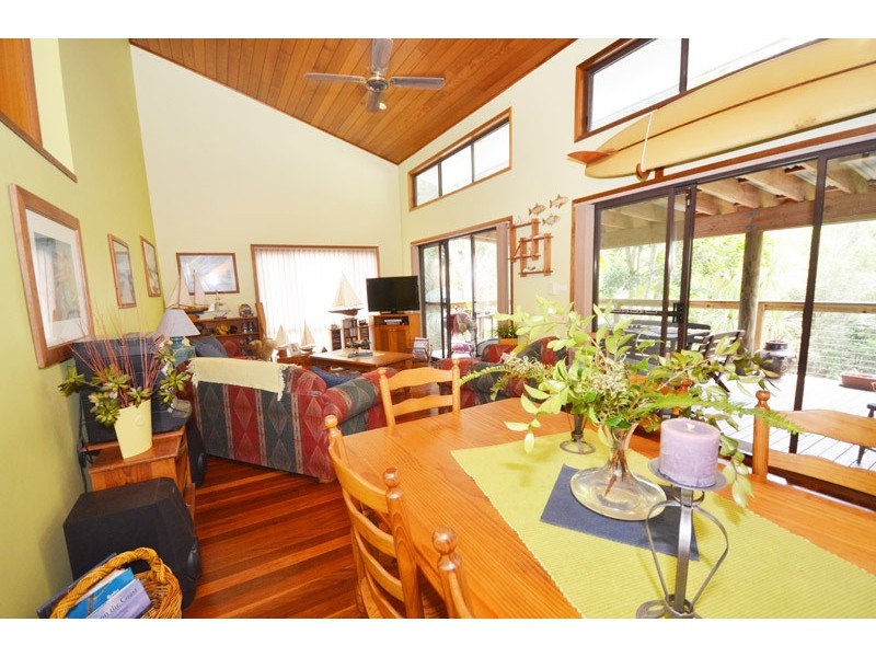 8 Laguna Avenue, Copacabana NSW 2251