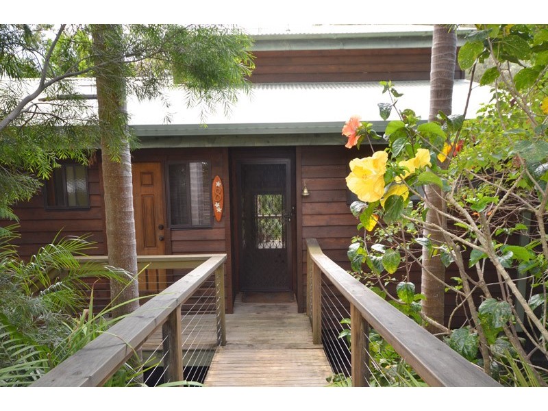 8 Laguna Avenue, Copacabana NSW 2251