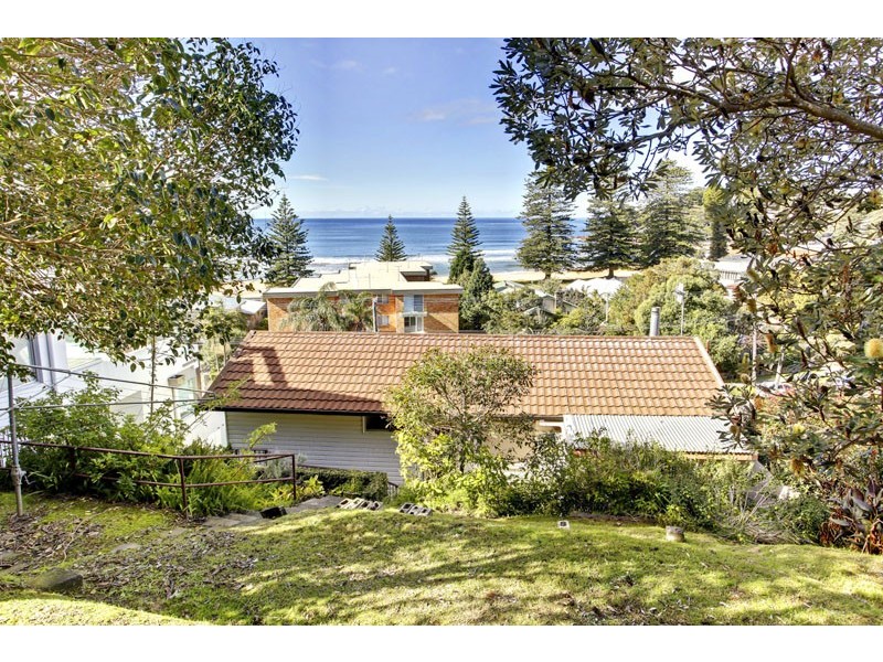 152 Avoca Dr, Avoca Beach NSW 2251