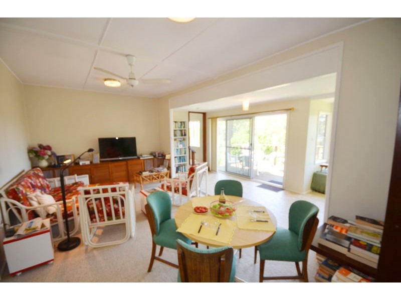 74 Avoca Dr, Avoca Beach NSW 2251