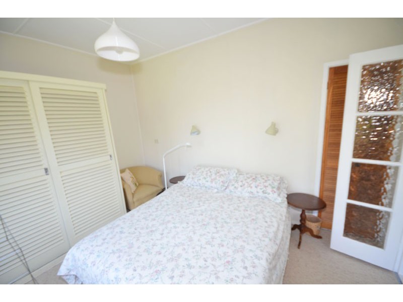 74 Avoca Dr, Avoca Beach NSW 2251