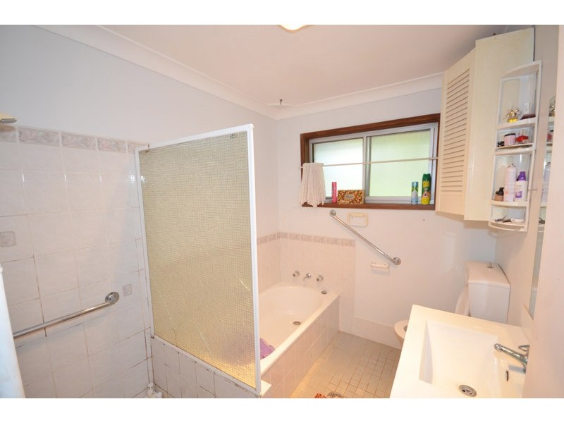 172 The Round Dr, Avoca Beach NSW 2251