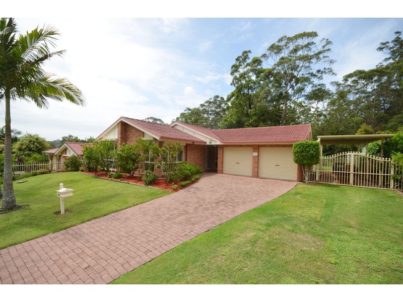 15 Merideth Pl, Green Point NSW 2251