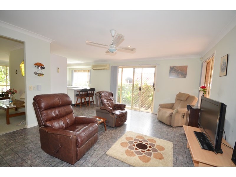 15 Merideth Pl, Green Point NSW 2251