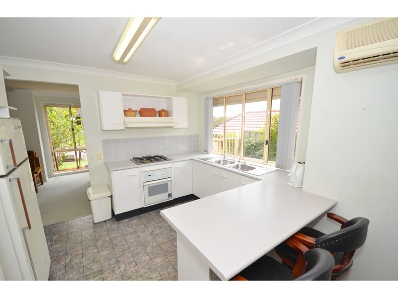 15 Merideth Pl, Green Point NSW 2251