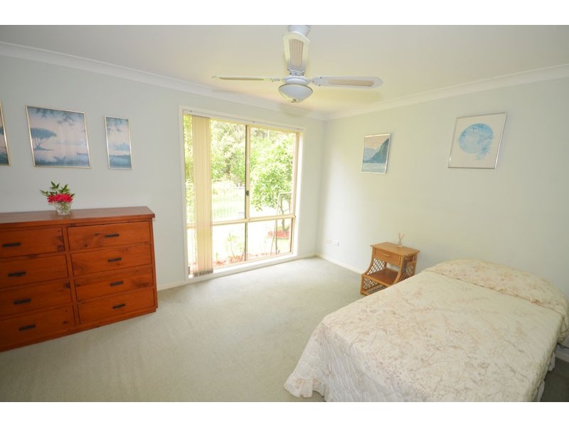 15 Merideth Pl, Green Point NSW 2251