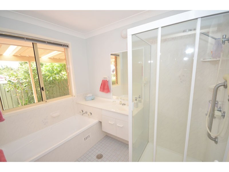 15 Merideth Pl, Green Point NSW 2251