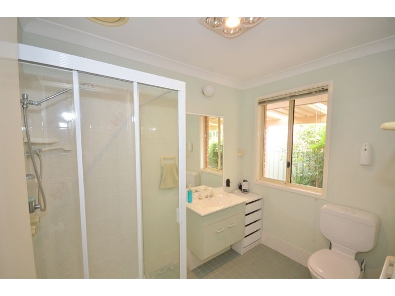 15 Merideth Pl, Green Point NSW 2251