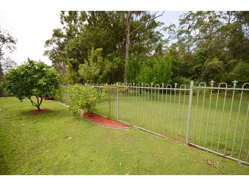 15 Merideth Pl, Green Point NSW 2251