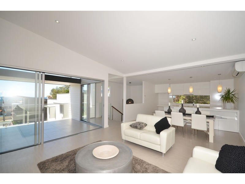 2/106 Avoca Drive, Avoca Beach NSW 2251