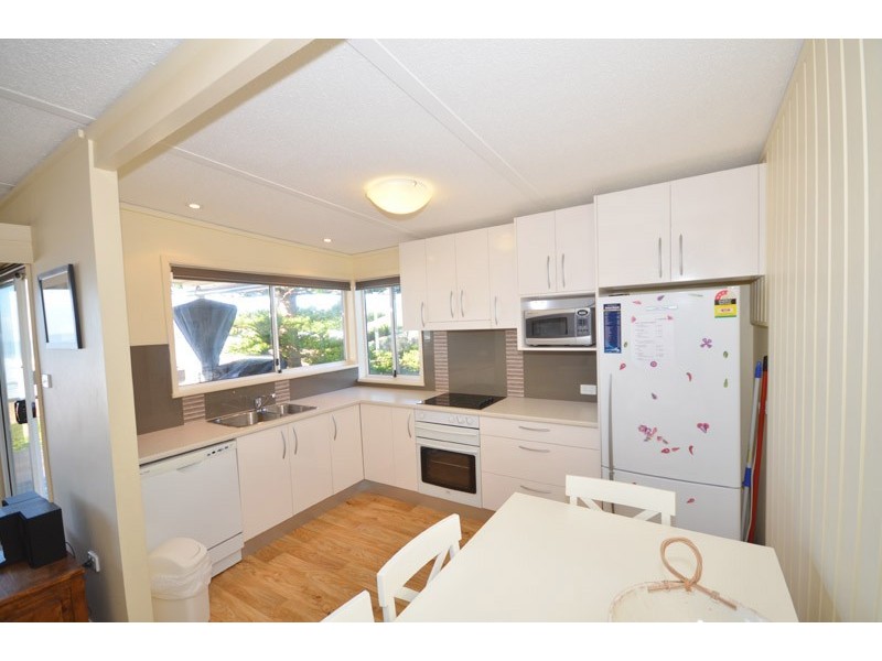 2/48 Lake Street, North Avoca NSW 2260