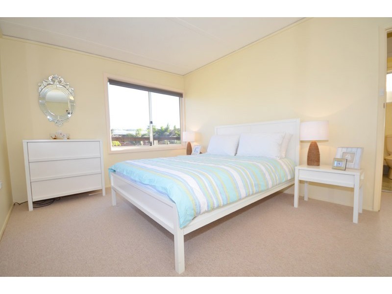 2/48 Lake Street, North Avoca NSW 2260