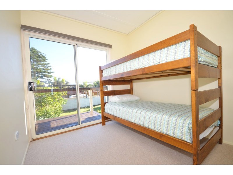 2/48 Lake Street, North Avoca NSW 2260