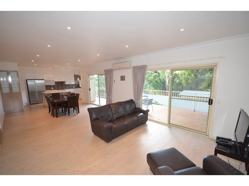 102 Ridgway Rd, Avoca Beach NSW 2251