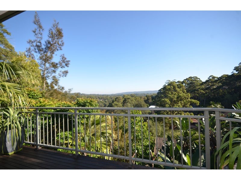 16 Cabbage Tree Ave, Avoca Beach NSW 2251