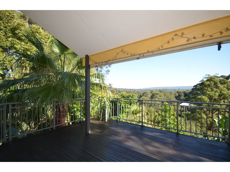 16 Cabbage Tree Ave, Avoca Beach NSW 2251