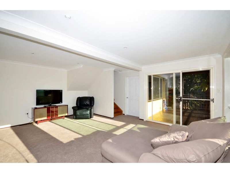 16 Cabbage Tree Ave, Avoca Beach NSW 2251