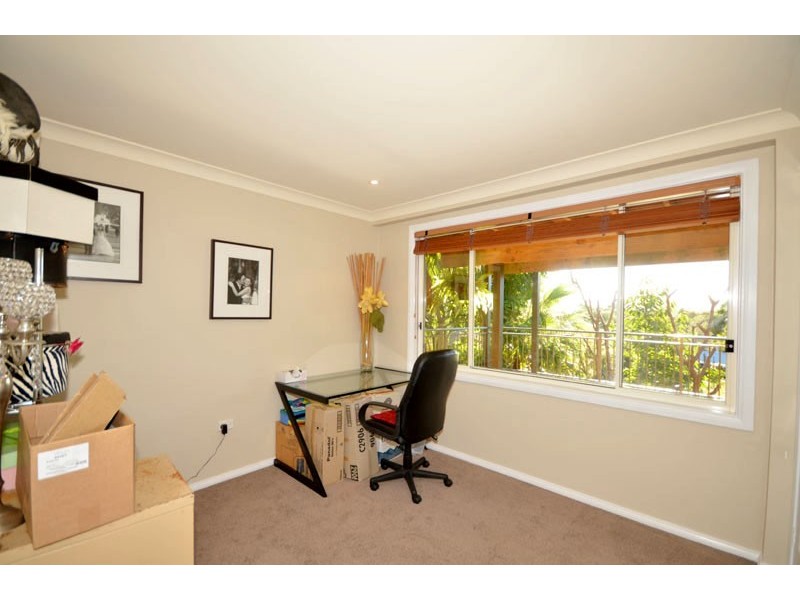 16 Cabbage Tree Ave, Avoca Beach NSW 2251