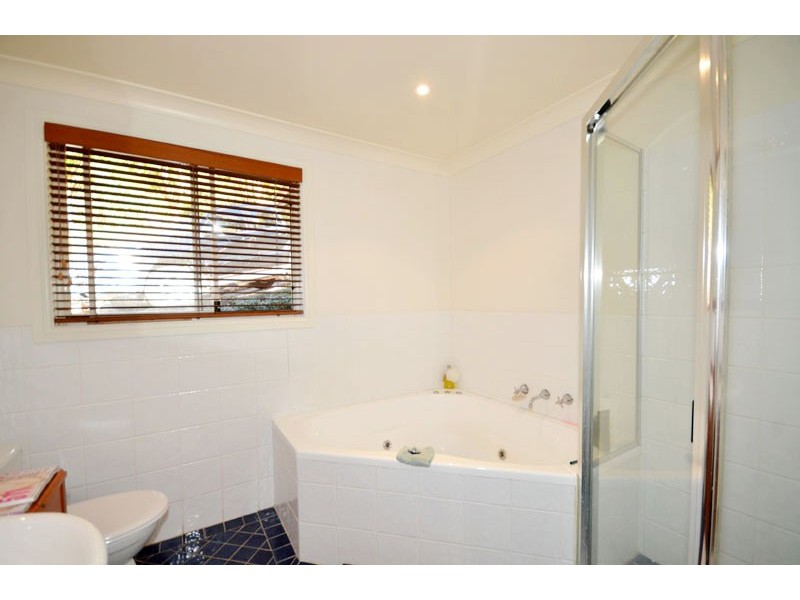 16 Cabbage Tree Ave, Avoca Beach NSW 2251