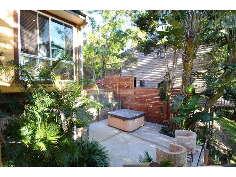 16 Cabbage Tree Ave, Avoca Beach NSW 2251