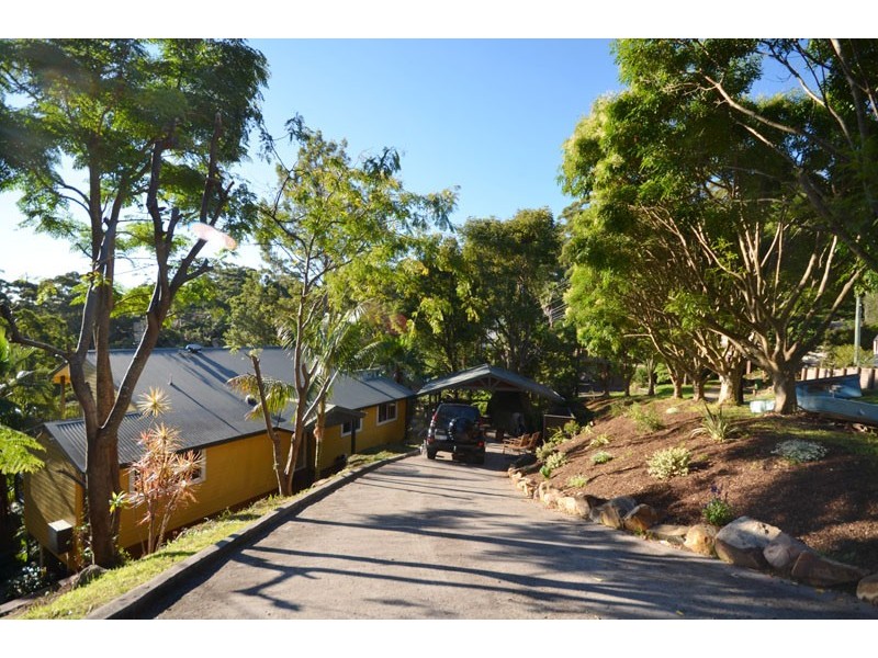 16 Cabbage Tree Ave, Avoca Beach NSW 2251