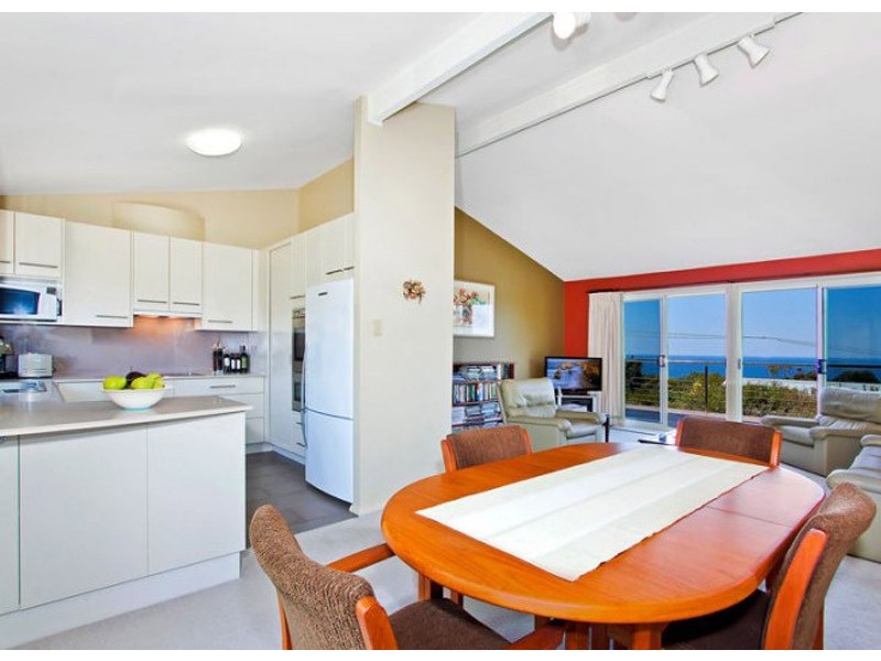 21a Endeavour Dr, Avoca Beach NSW 2251