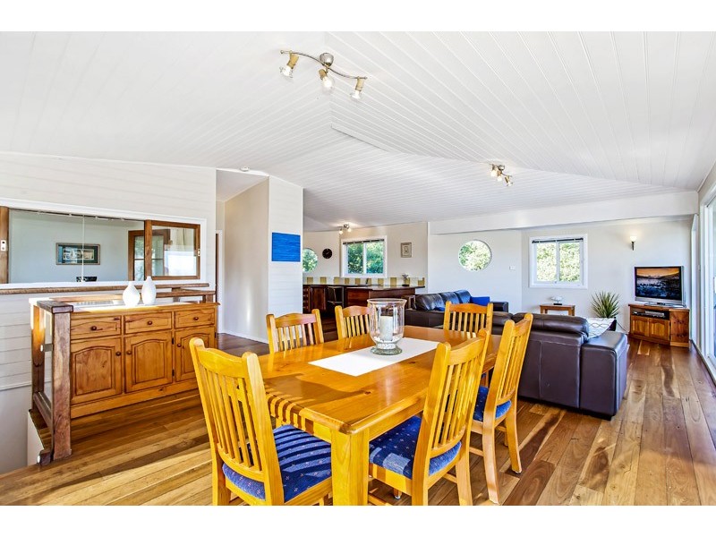 82 Oceano St, Copacabana NSW 2251