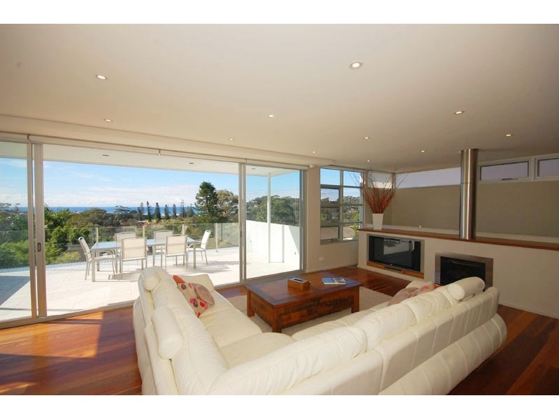 89 Hillside Rd, Avoca Beach NSW 2251