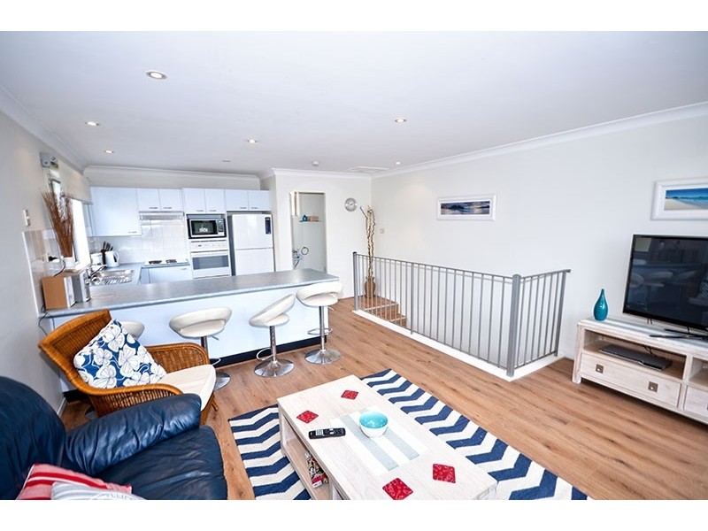 1/4 Ficus Avenue, Avoca Beach NSW 2251