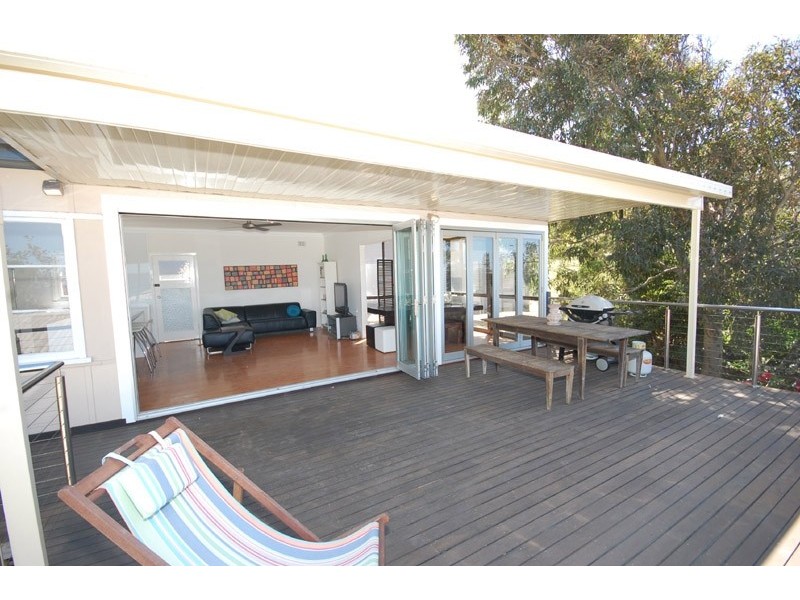 2  Austral Avenue, Avoca Beach NSW 2251