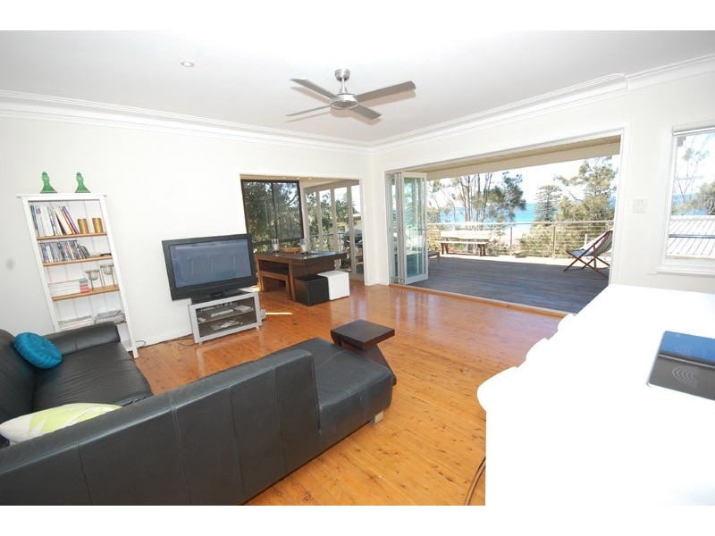 2  Austral Avenue, Avoca Beach NSW 2251